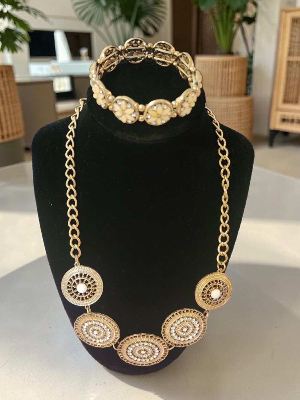 Golden Filigree Medallion Set – Necklace & Bracelet